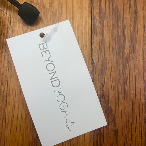 NWT Beyond Yoga Black Infinity Scarf. - Picture 5 of 5